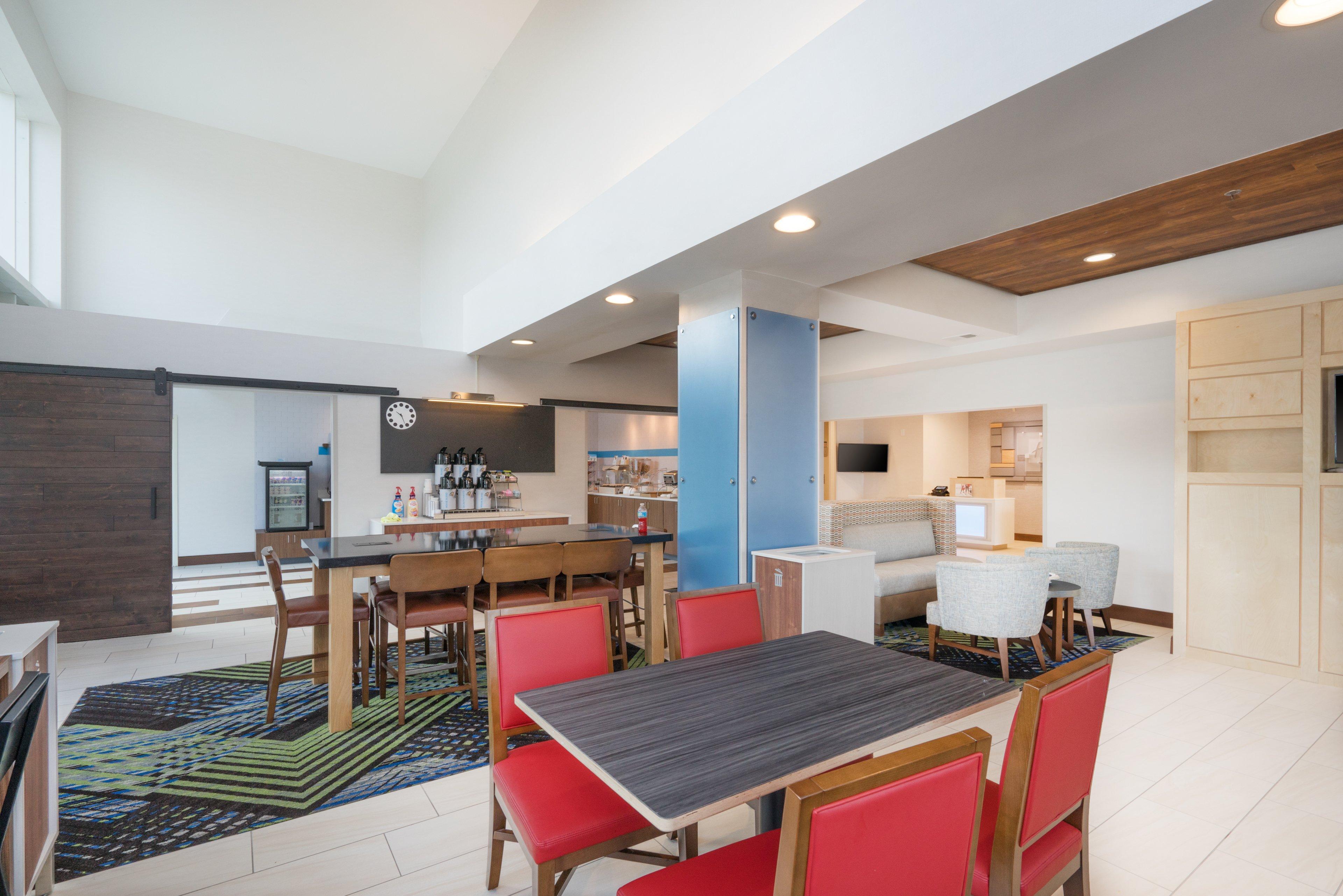 Holiday Inn Express Hotel & Suites Frankfort By Ihg Buitenkant foto