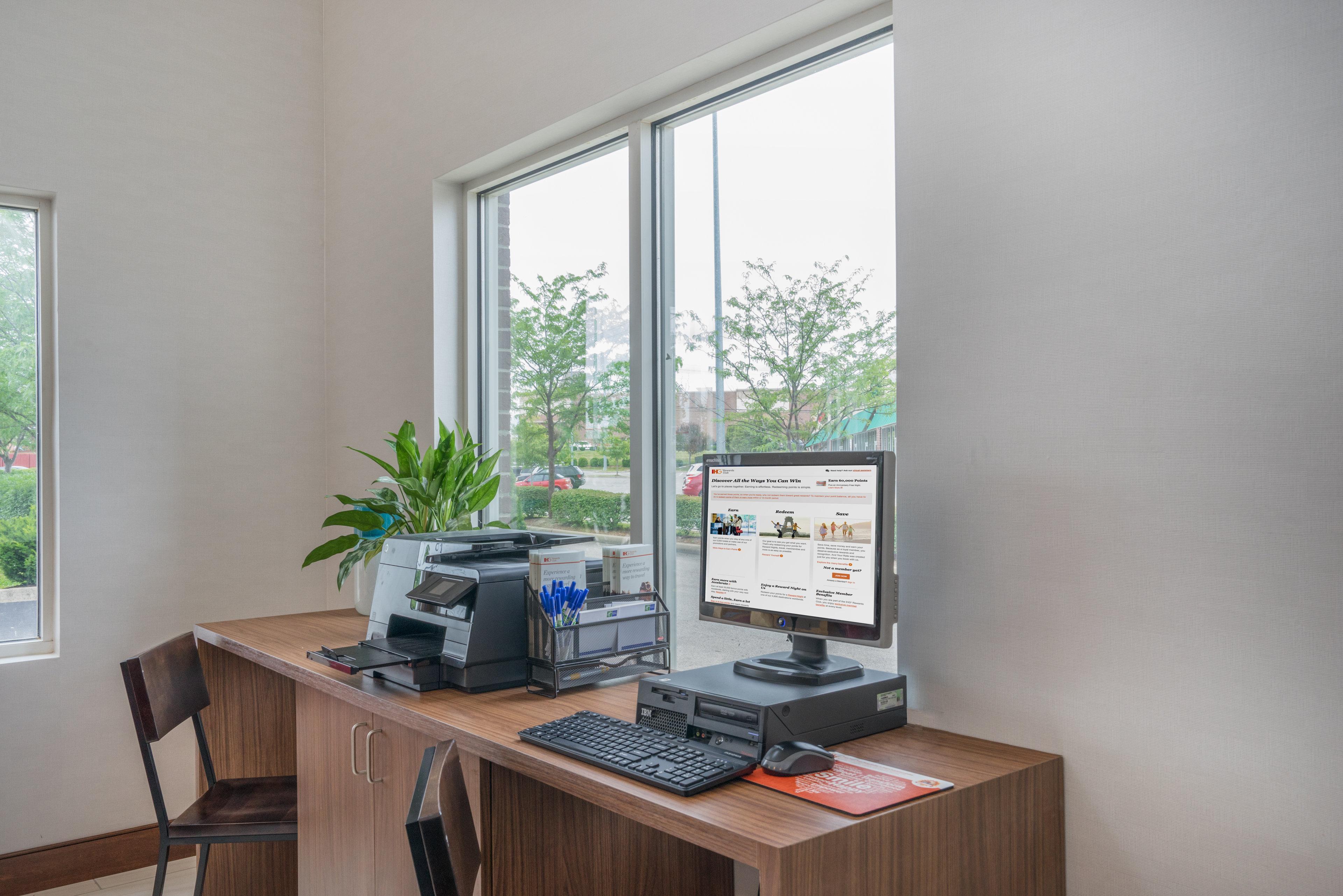 Holiday Inn Express Hotel & Suites Frankfort By Ihg Buitenkant foto