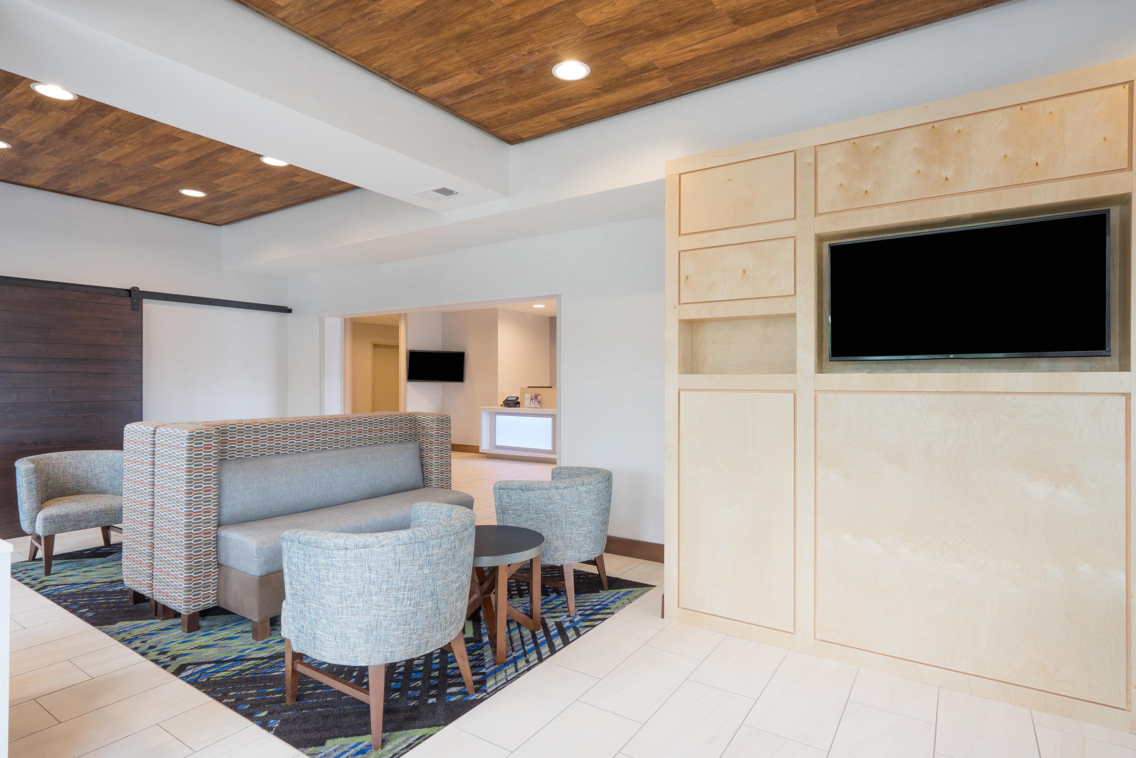 Holiday Inn Express Hotel & Suites Frankfort By Ihg Buitenkant foto