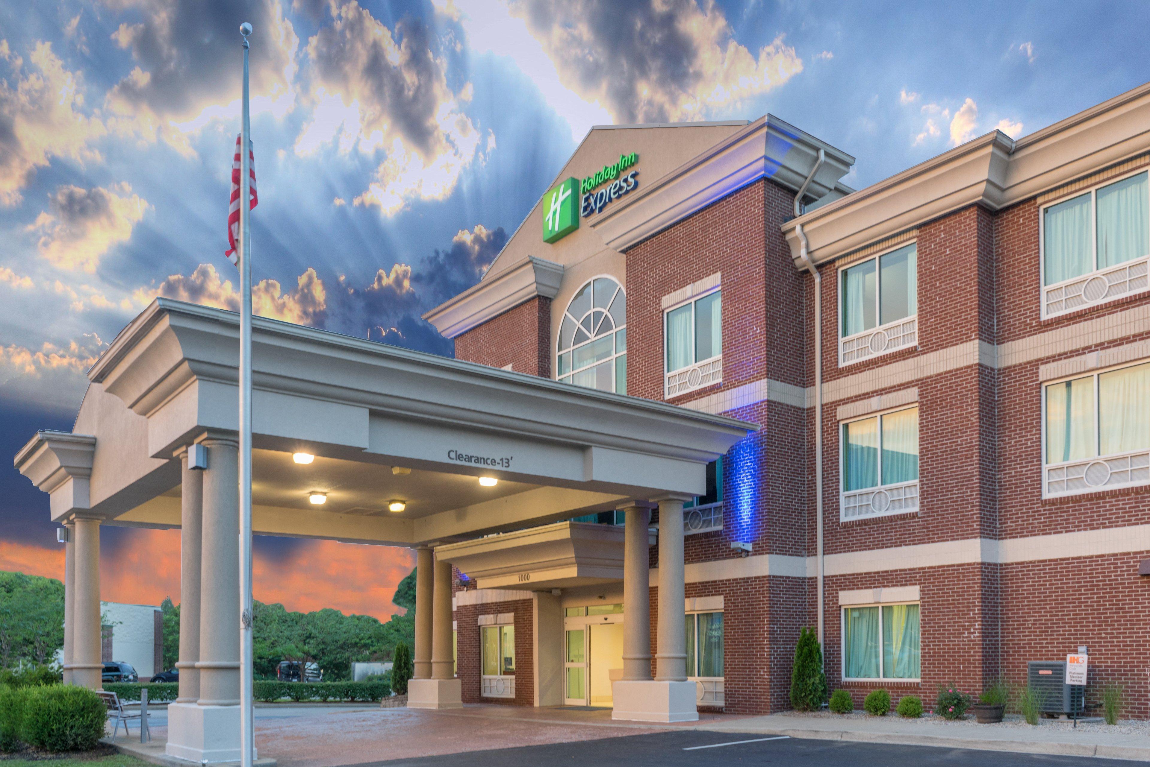 Holiday Inn Express Hotel & Suites Frankfort By Ihg Buitenkant foto