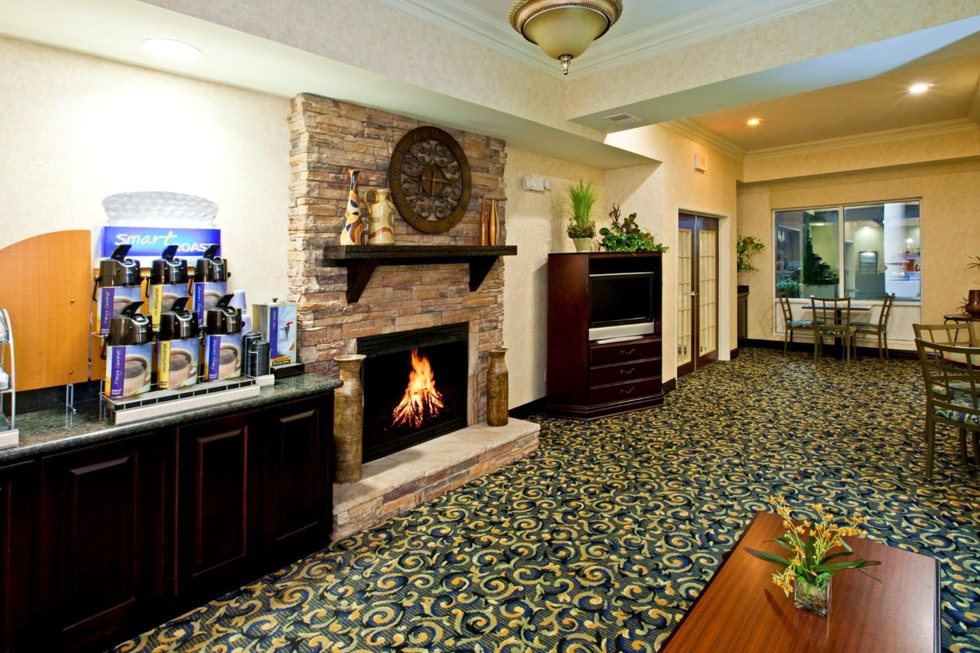 Holiday Inn Express Hotel & Suites Frankfort By Ihg Buitenkant foto