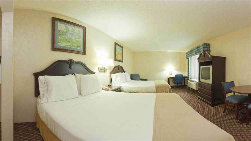 Holiday Inn Express Hotel & Suites Frankfort By Ihg Buitenkant foto
