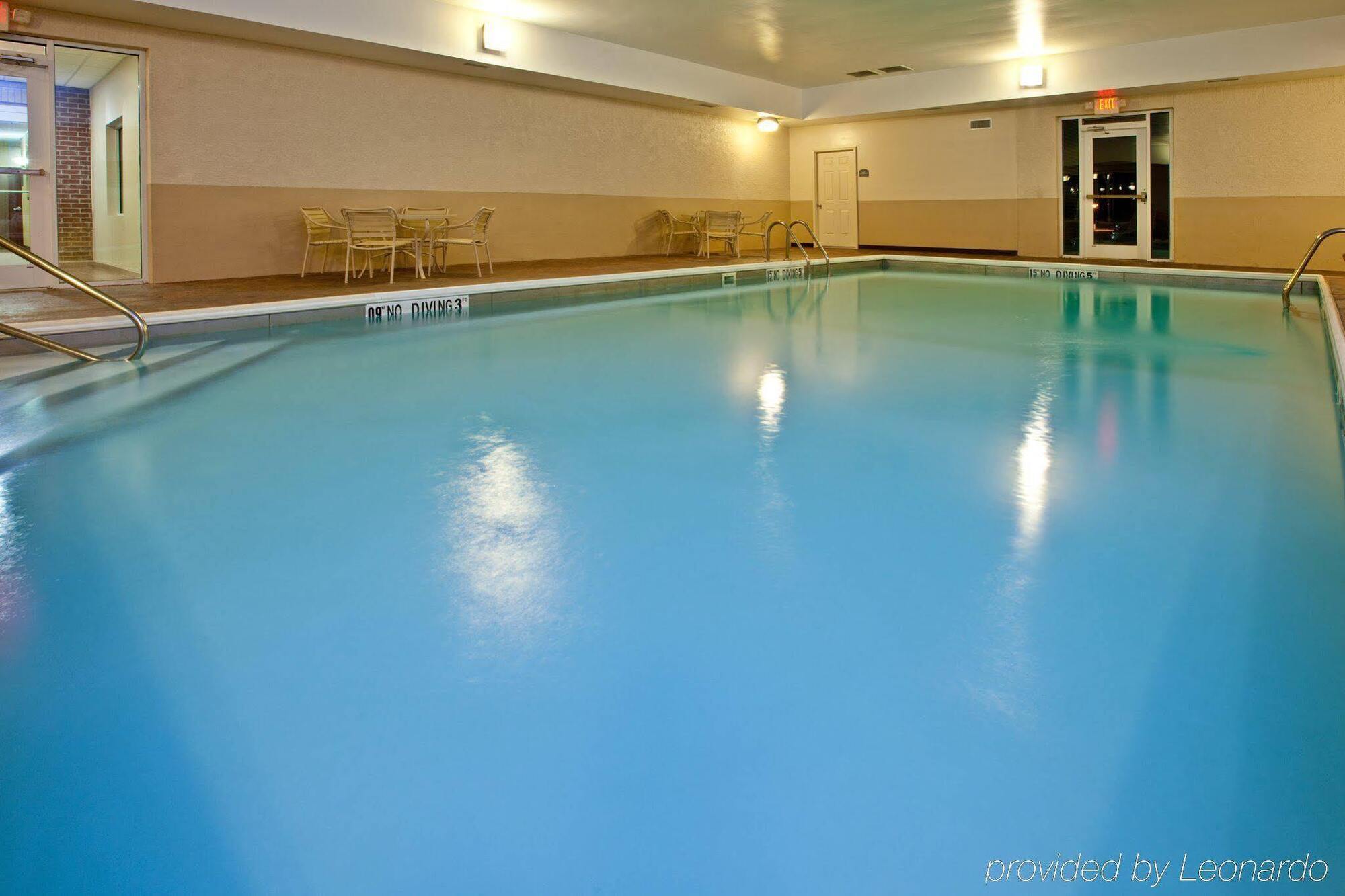 Holiday Inn Express Hotel & Suites Frankfort By Ihg Buitenkant foto