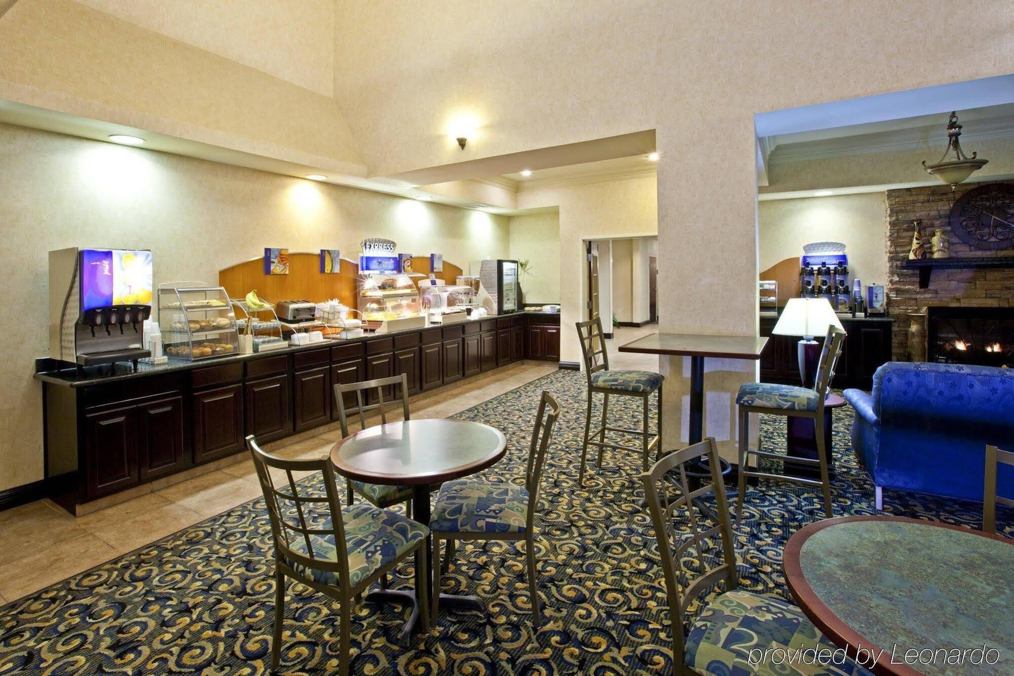 Holiday Inn Express Hotel & Suites Frankfort By Ihg Buitenkant foto